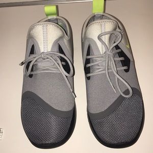 Nike lunarcharge sz 9